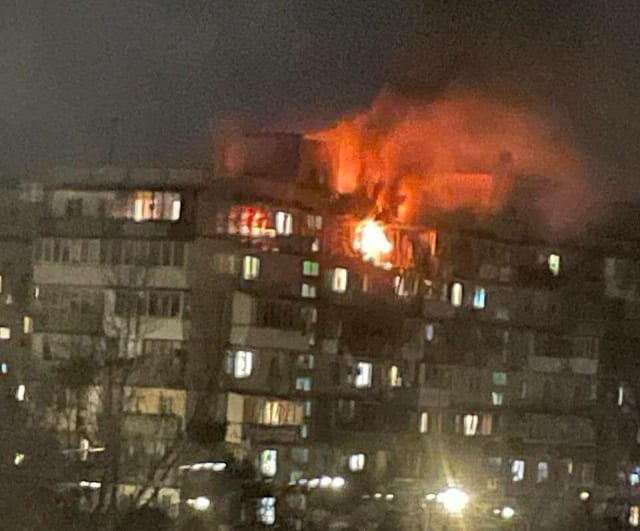 clădire avariată în Kiev după atac cu rachete