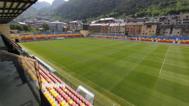 stadion Encamp, teren de fotbal, echipă în pregătire