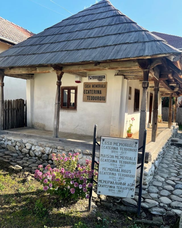 Caravana ANCERM vizitând Târgu Jiu, monumente și obiective culturale