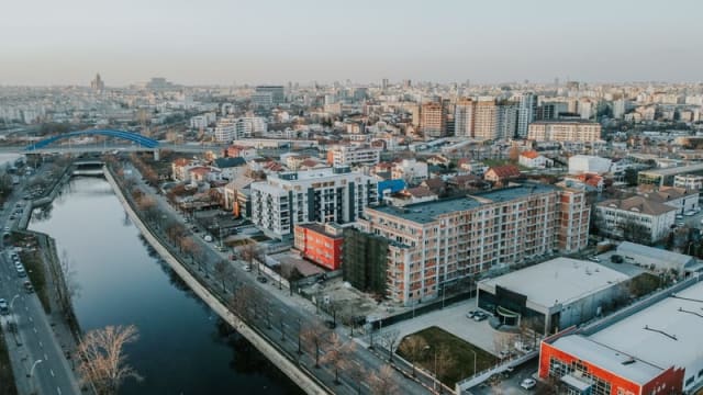 harta București și Kiev, simboluri culturale