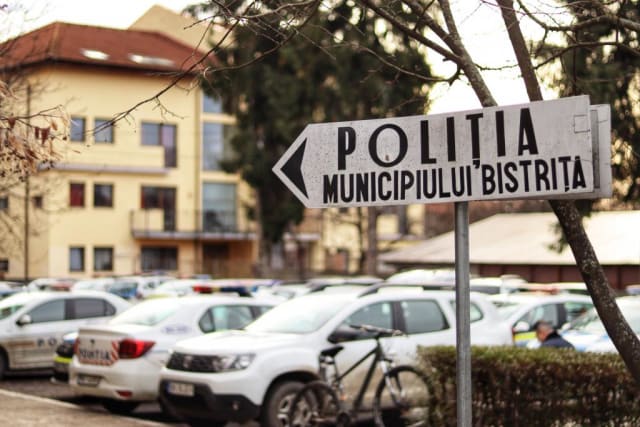 profesoară și elevi în școală, măsuri de protecție