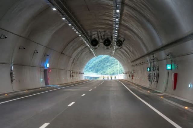 sistem de monitorizare în tunelul Momaia, camere și senzori