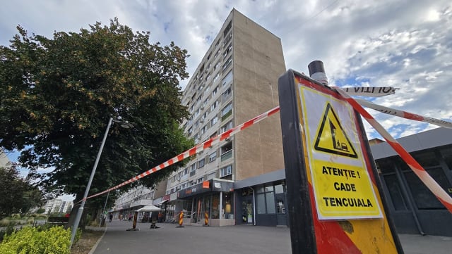 bloc-turn din Reșița în timpul lucrărilor de reabilitare energetică