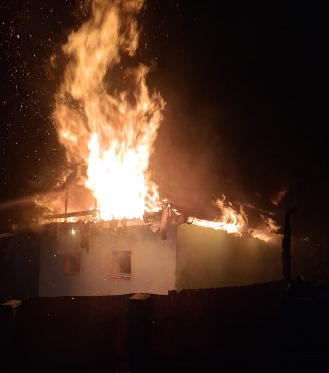 flăcări la anexă gospodărească din Popeni