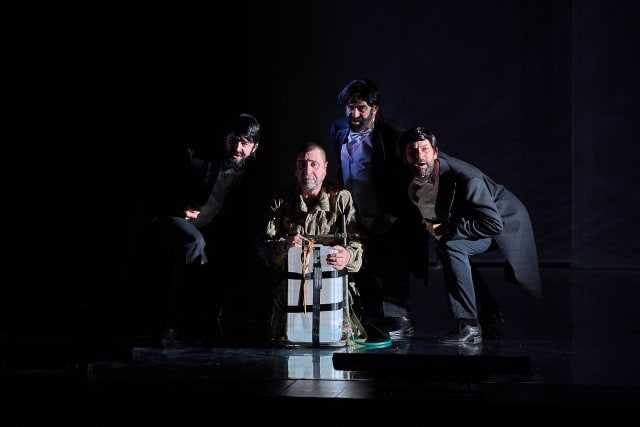 scenă teatru în sala Teatrului de Nord, actor pe scenă