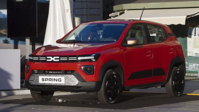 Dacia Spring și Striker prezentate la salonul auto de la Paris