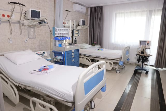 saloane spital, echipă medicală, pacient cu tratament paliativ