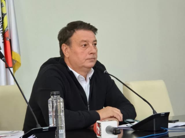 Florin Mitroi în fața Spitalului Județean Constanța