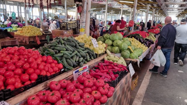 piața din Jibou pe noul amplasament, comercianți și standuri