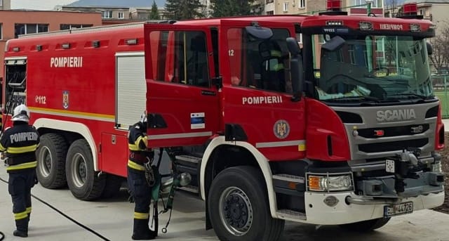 echipaj ISU intervenind în teren, situații de urgență