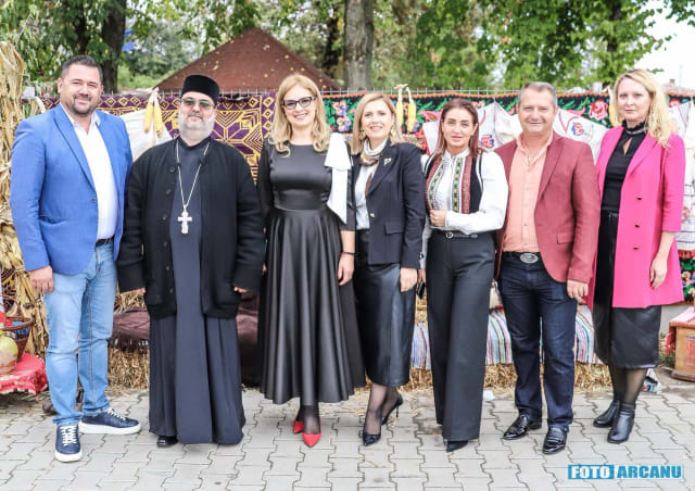 eveniment festiv la școală, tradiții și copii