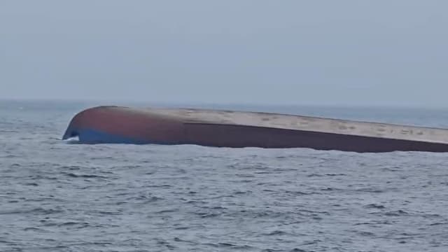 nava răsturnată în Marea Neagră, intervenție de salvare