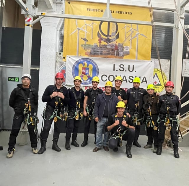 mentő alpiniști în acțiune, sprijin și colaborare