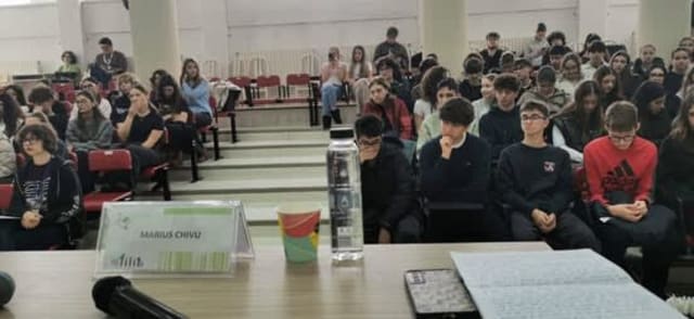 scriitori la întâlnire cu elevi