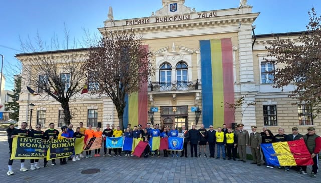 pompieri participând la ștafeta patriotică în Zalău