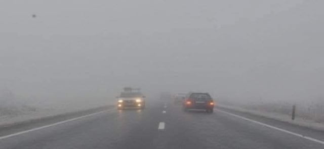 Ceață densă pe drum
