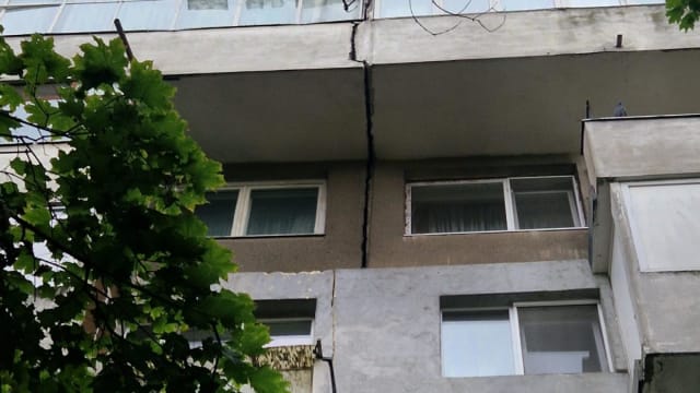 Bloc din București cu crăpătură