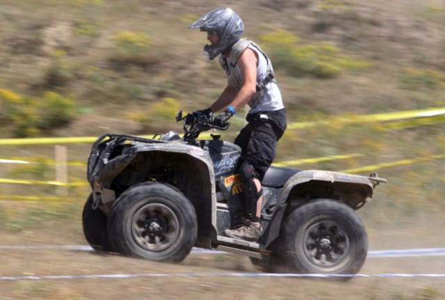 ATV fără plăcuțe de înmatriculare
