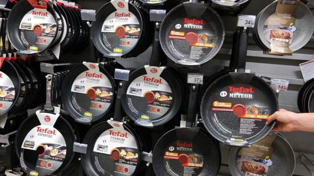 tigăi antiaderente Tefal în magazin