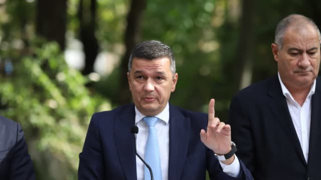 Sorin Grindeanu la o conferință de presă