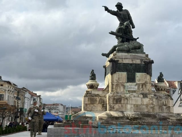 Botoșaniul marchează Ziua Armatei României cu omagii și defilarea detașamentului de onoare