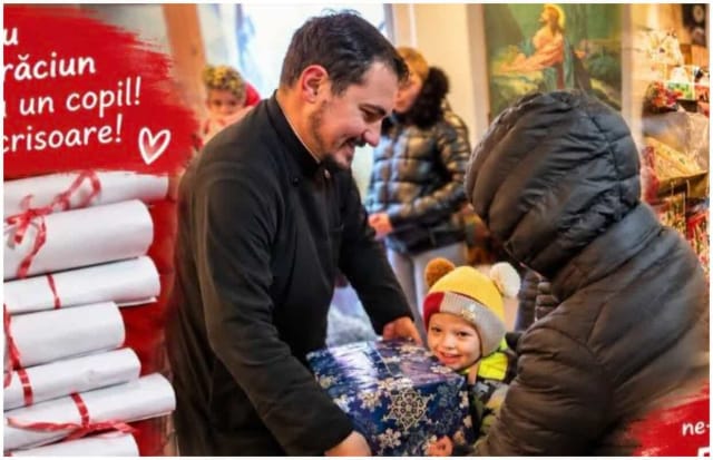 Preotul Alexandru Balaban în mijlocul copiilor