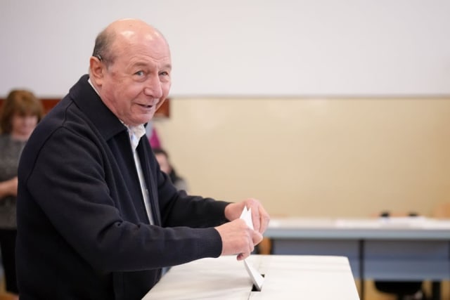 Traian Băsescu la o conferință de presă
