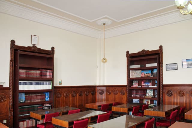 seniori participând la un atelier de instruire