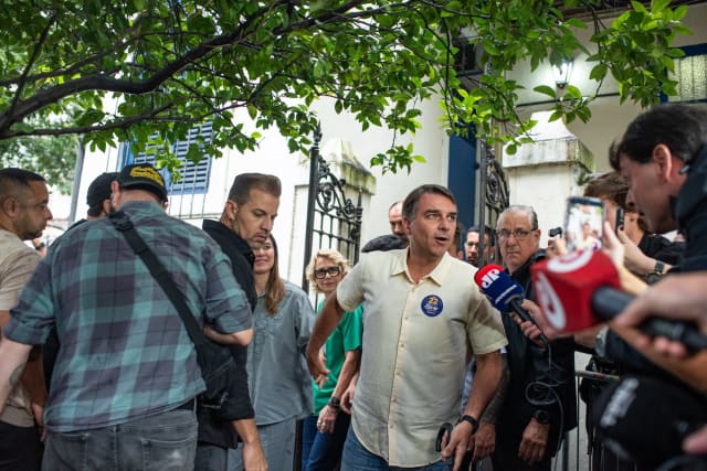 Flavio Bolsonaro la aeroport