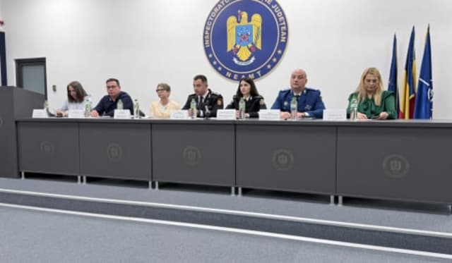 Polițiști în acțiune la o școală
