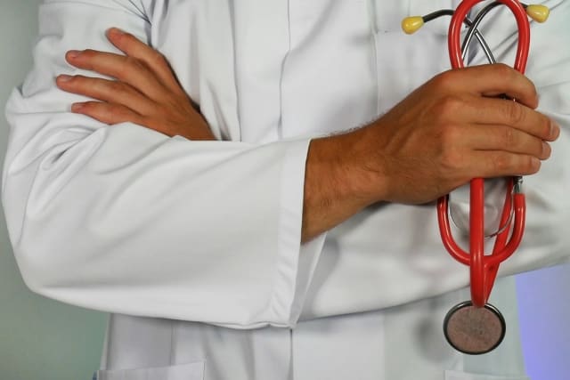 medici la spital, gărzi, sănătate