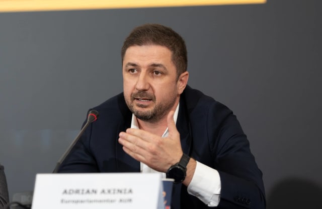 Adrian Axinia la conferință de presă, avertizări despre UE