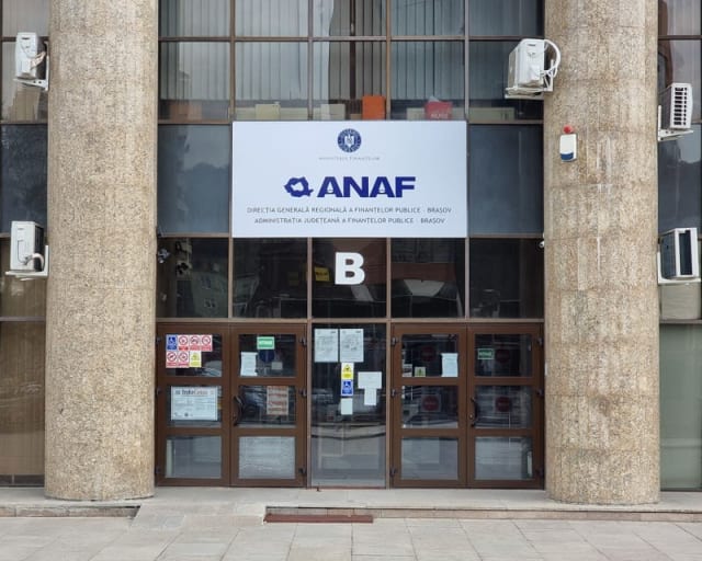 vânzări online haine obiecte vechi