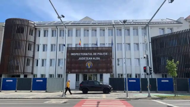 Femeie înșelată prin metoda investiții la bursă