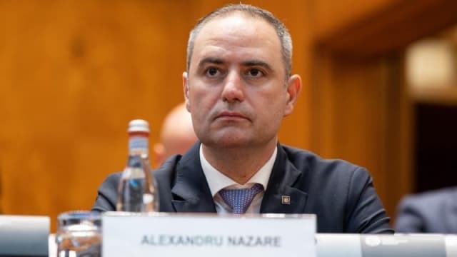 Alexandru Nazare la o conferință de presă
