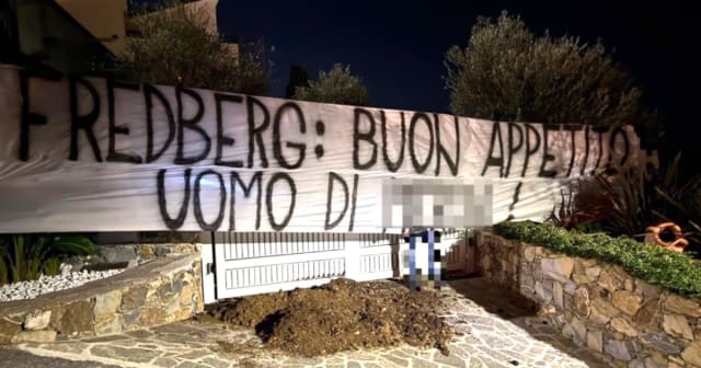 Ultrașii Sampdoria vandalizând locuința patronului