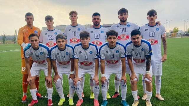 Meci de fotbal între Kids Tâmpa Brașov și Tricolorul Breaza