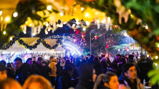 Târg de Crăciun Alba Iulia, căsuțe și patinoar