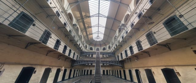 Penitenciarul Bistrița, clădire instituțională