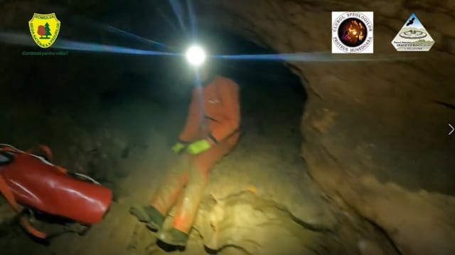 Explorare speologică în Peștera Cioclovina
