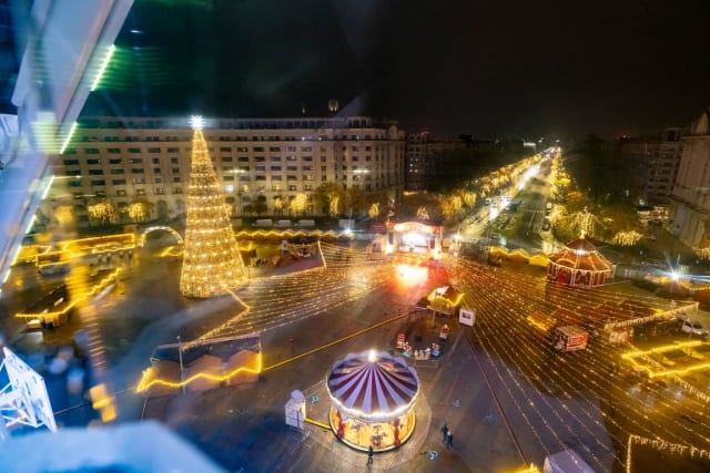 Târg de Crăciun București, căsuțe și brad
