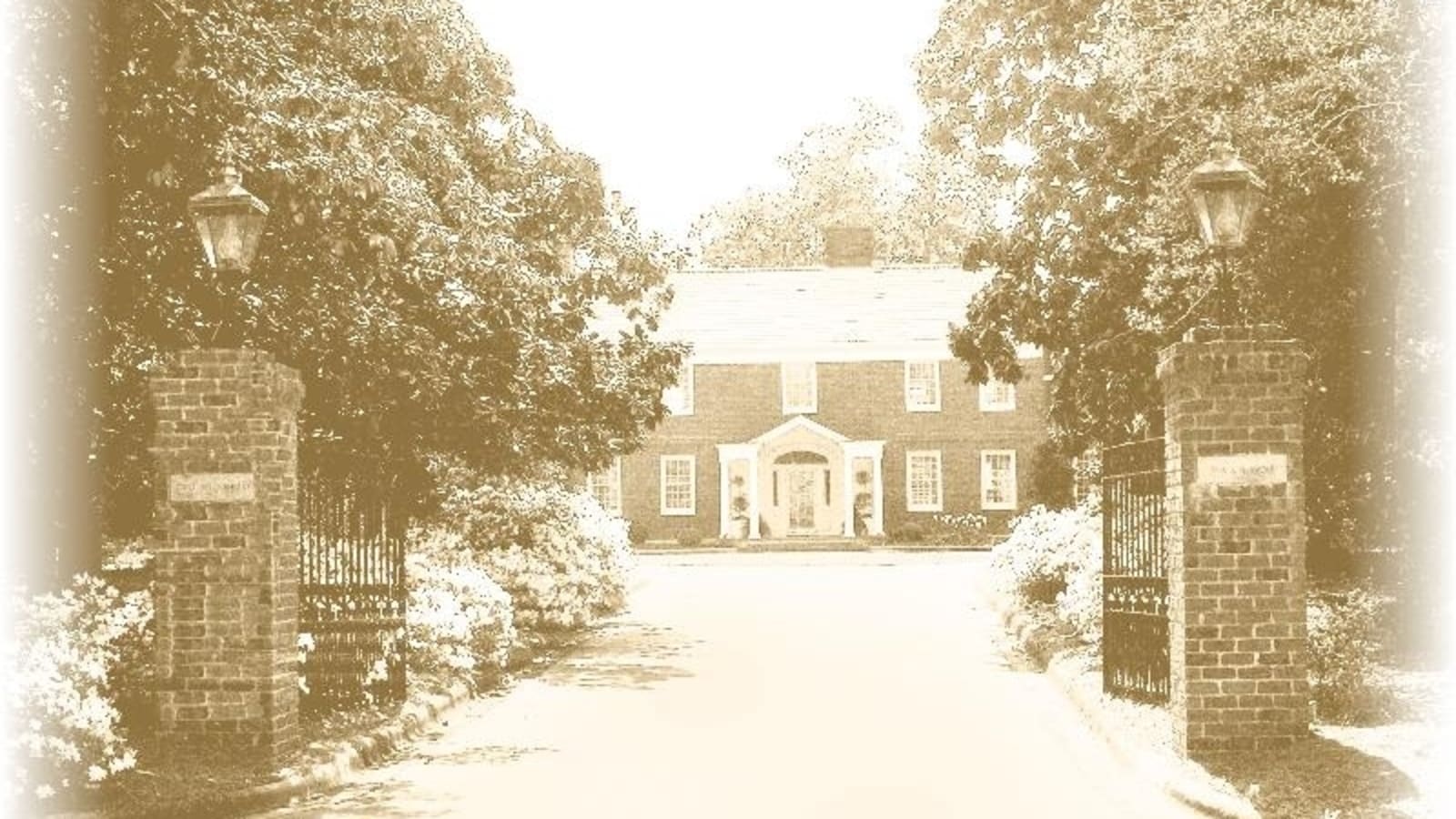 The gates of Garran Hill, 1916