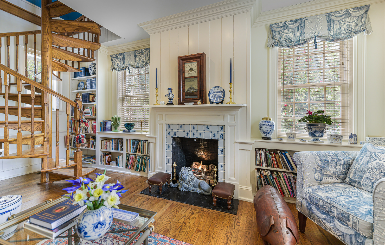 The sitting room, the Delft hearth lit
