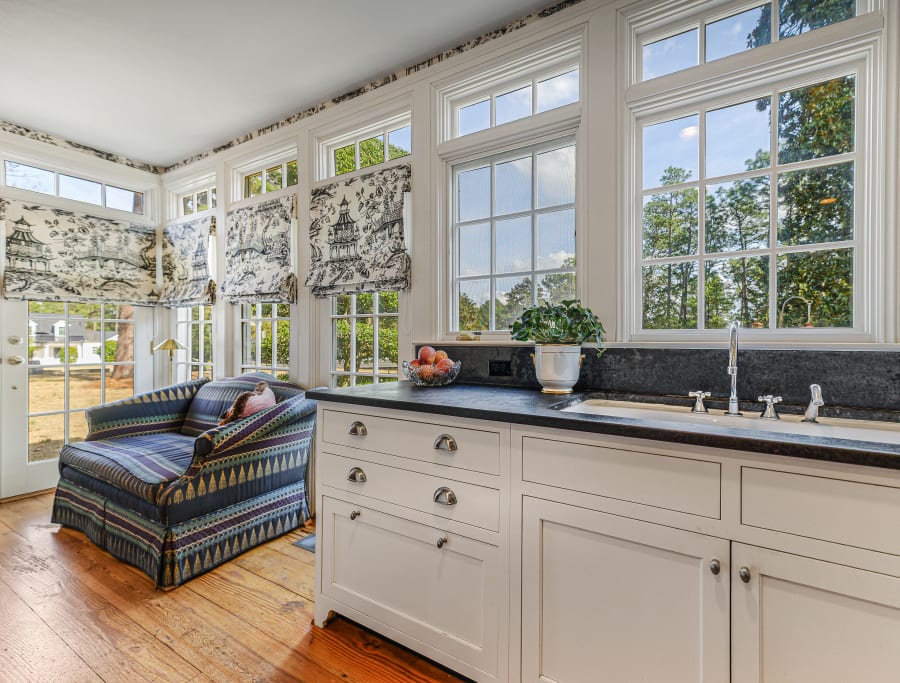 Kitchen to breakfast room