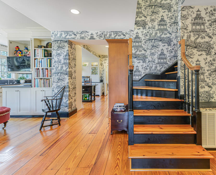 Heart pine stairs to second level