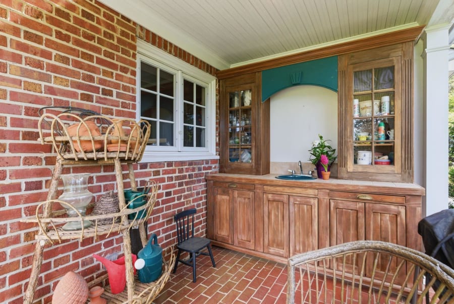 Side porch with sink