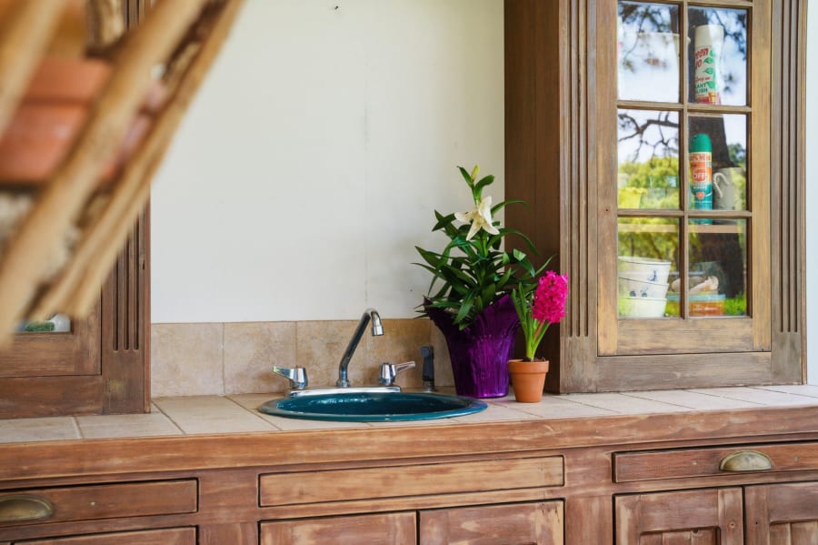 Side porch sink