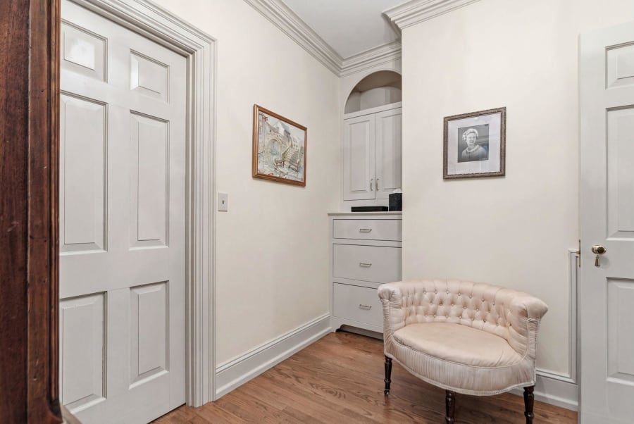 Second dressing room and closet