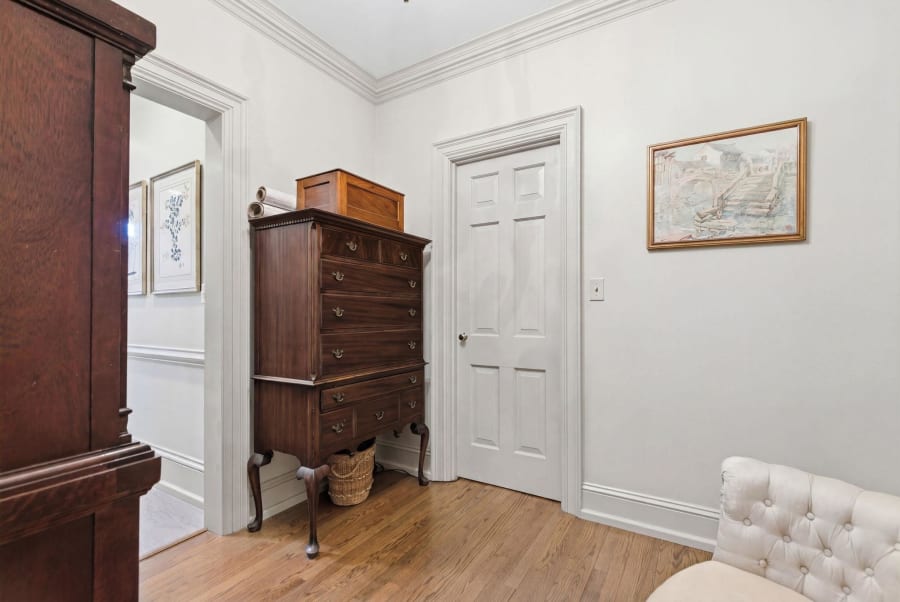 Second dressing room walk in closet