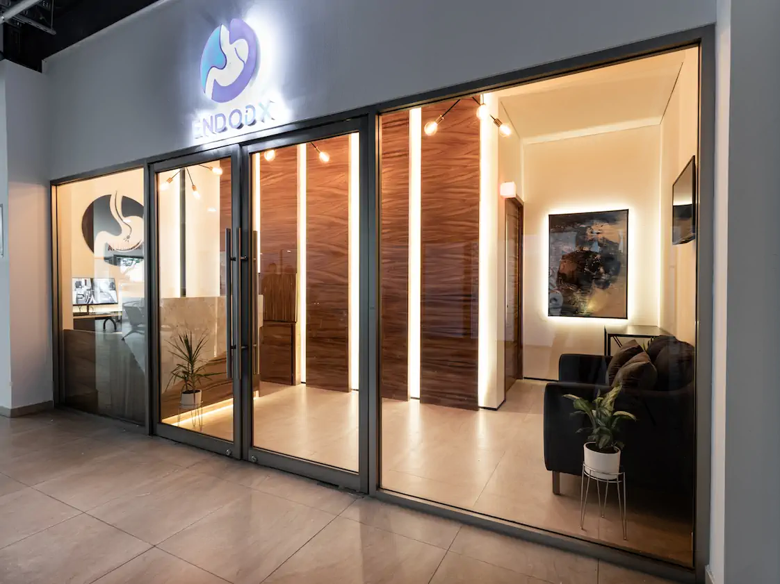 Endo Dx — interior de la unidad, iluminación indirecta